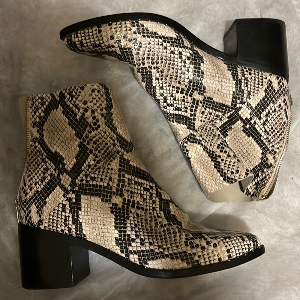 Snake look boot